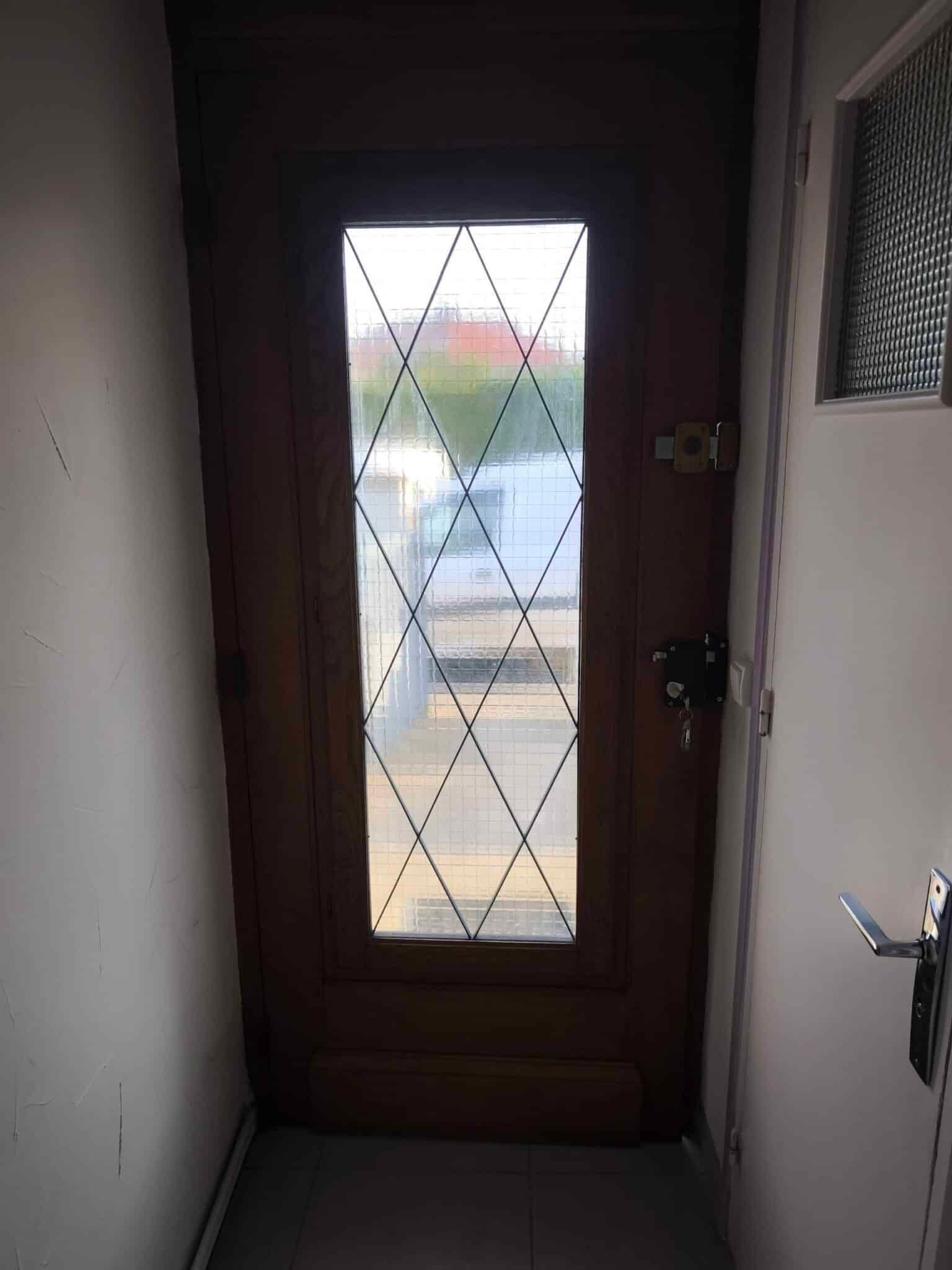 Installation de serrure sur porte vitrée a Albert
