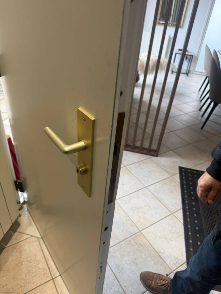 Installation de serrure multipoints à Doullens
